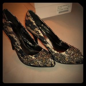 Beautiful lace mesh, decorated heel